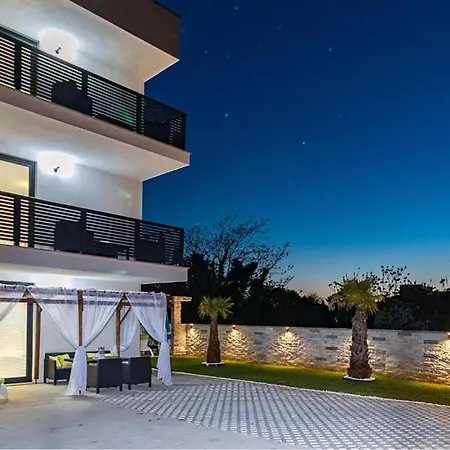Apartmán Luxurious In With Wifi Medulin